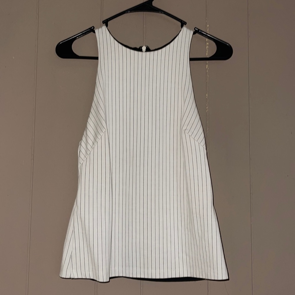 Fitted structured tank